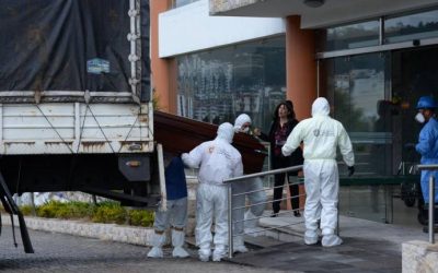 El coronavirus desborda Ecuador y abruma a su población por la acumulación de cadáveres en casas