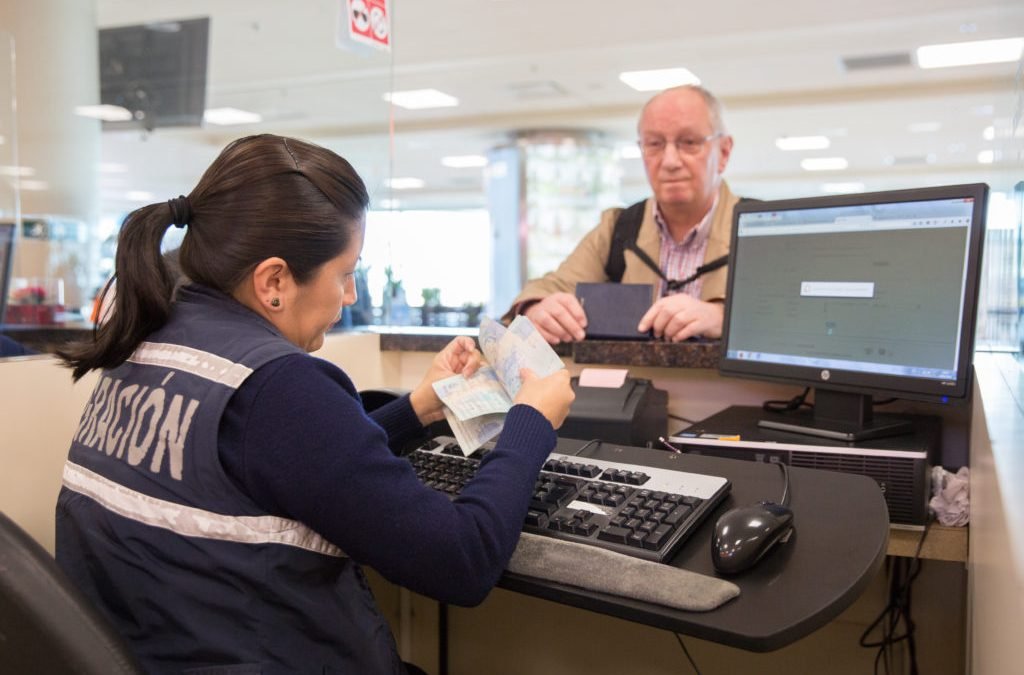 Ecuatorianos en el exterior podrán utilizar sus pasaportes caducados hasta el 28 de febrero de 2021
