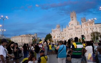 Madrid iluminó la Cibeles con colores de la bandera del Ecuador